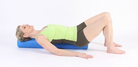 Loosen knots and muscle stiffness with these 4 foam roller exercises for full-body relief. Your body will feel better aligned and your mind is clearer. Gentle Workout, Melt Method, Sports Physical Therapy, Mentally Drained, Foam Roller Exercises, Foam Rolling, Myofascial Release, Natural Pain Relief, Poor Posture