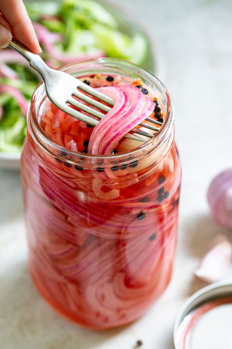 While there are many quick pickled onion recipes out there, this particular no-cook, 5-minute version is my go-to to add a little pizzazz to burgers, salads, sandwiches...just about anything! Pickles Onions Red, Pickled Red Onions With Honey, Canned Red Onions, Quick Onion Pickle, Red Onion Pickled Recipe, Easy Pickled Onions, Greek Pickled Red Onions, Red Onions Recipes, Best Pickled Red Onion Recipe