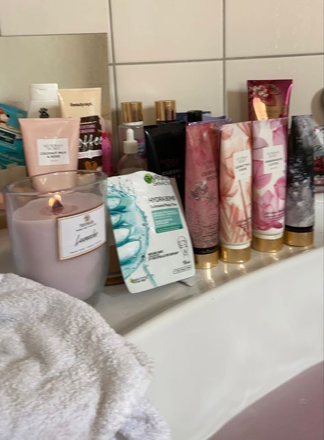 Self Care Day Aesthetic Pictures, Selfcare Asthetic Picture, Aftercare Aesthetic Pictures, Spa Days Aesthetic, Spa Pictures Instagram, Self Care Day Aesthetic, Spa Day Aesthetic, Victoria Secret Body Lotion, Pink Self Care