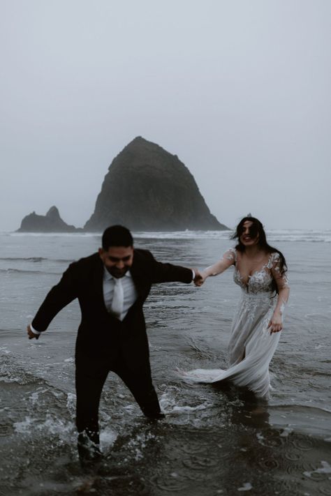 Moody Vow Renewal, Moody Mountain Elopement, Moody Elopement Photography, Dark Beach Wedding, Dark And Moody Wedding Photography, Foggy Elopement, Cinematic Wedding Photography, Black Beach Wedding, Cinematic Couple