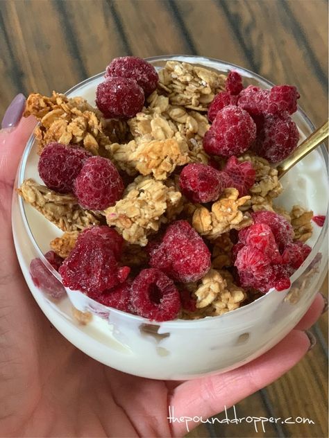 Low Point Granola 0 Point Weight Watchers Recipes, Whipped Peanut Butter, Pound Dropper, Raspberry Oatmeal, Weight Watchers Recipes Desserts, Weight Watchers Breakfast, Points Recipes, Ww Desserts, Weight Watchers Recipes