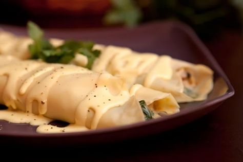 Chicken Florentine Crepe (Ihop s Copycat) - I made this and it was delicious! Chicken Florentine Crepes, Mushroom Crepes, Chicken Crepes, Chicken Florentine, Spinach Mushroom, Healthier Alternatives, Dinner Night, Hollandaise Sauce, Crepe Recipes