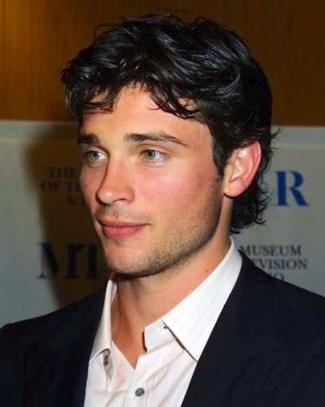 Tom Welling Now, Tom Welling Aesthetic, Tom Welling The Fog, Young Tom Welling, Tom Welling Superman, Hot Male Actors, Hot Male Celebrities, Medium Hairstyles For Men, Tom Welling Smallville