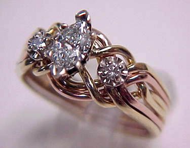 I want a puzzle ring so badly... A puzzle ring is made of three or four interlocking bands that you "braid" together to make the whole. Mind-boggling! Puzzle Rings, Rings In Gold, Puzzle Ring, Jewelry Knowledge, Dream Engagement, Jewellery Gold, Dream Engagement Rings, Wedding Rings Unique, Put A Ring On It