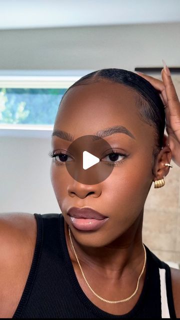 MAYA GALORE on Instagram: "Elevated everyday look (let me know in the comments if you want a talk through tutorial! I been getting a lot of requests for one on the clock app)

D E T A I L S : ________________________________
BROWS • @benefitcosmetics (not shown)
PRIMER • @rarebeauty (not shown)
FOUNDATION • @fentybeauty Soft Lit Foundation 
CONCEALER • @fentybeauty We’re Even Concealer (400N)
BRONZER • @lysbeautyofficial 
POWDER • @lauramercier honey 
BLUSH • @onesize Rich Betch cheek clapper 
MASCARA • @fentybeauty 
HIGHLIGHTER • @lysbeautyofficial 
LIP LINER • @hudabeauty lip contour 2.0 (Rich brown) 
GLOSS • @nyxcosmetics Butter Gloss (Madeline)
SPRAY • @onesize 

#everydaymakeup #elevatedmakeup #easymakeuptutorial" Maya Galore, Lip Liner Tutorial, Butter Gloss, Lip Contour, Light Foundation, Easy Makeup Tutorial, Lip Contouring, Powder Blush, Foundation Concealer