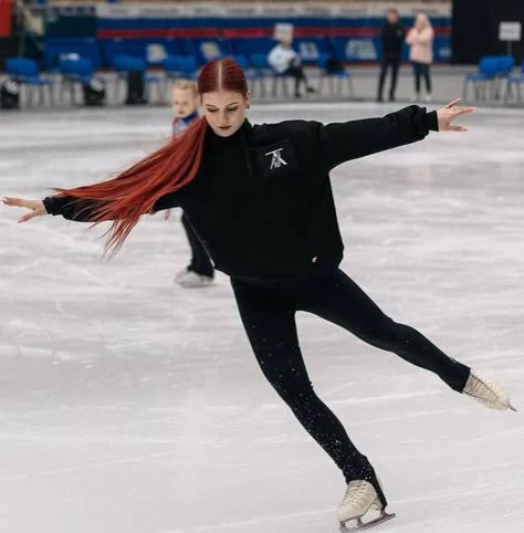 Figure Skating Funny, Ice Skating Photography, Skating Photography, Figure Skating Aesthetic, Aleksandra Trusova, Skate Vibes, Figure Ice Skates, Ice Skating Outfit, Sasha Trusova