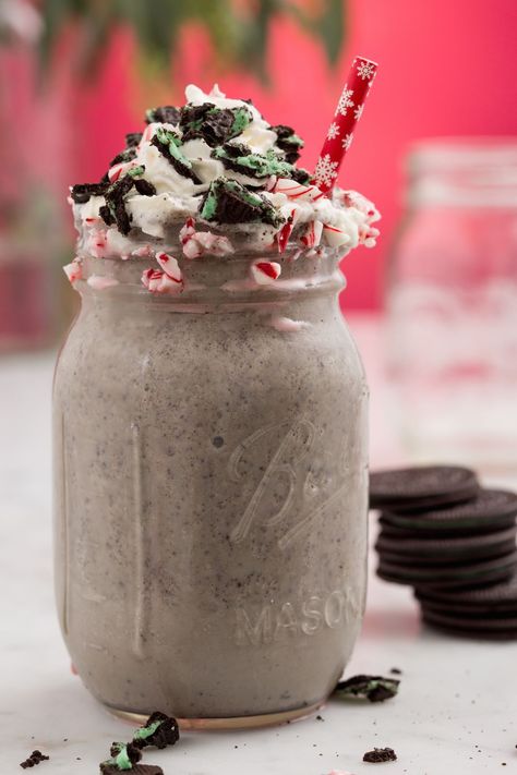 Peppermint Recipes Desserts, Oreo Dessert Easy, Peppermint Oreos, Oreo Milkshake Recipe, Peppermint Dessert, Oreo Dessert Recipes, Oreo Milkshake, Homemade Food Gifts, Oreo Recipes