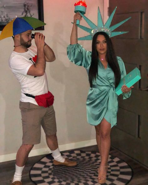 Diy Statue Of Liberty Torch, Costumes Starting With S, Lady Liberty Costume, Statue Of Liberty Torch, Statue Of Liberty Costume, Costume Couple, Halloween Room, Couple Costume, Halloween Room Decor