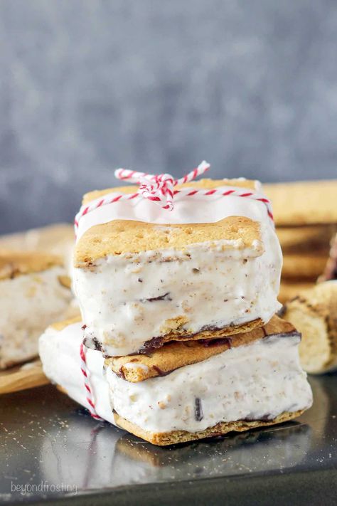 These S’mores Ice Cream Sandwiches are made with a no-churn ice cream base, packed with toasted marshmallows, chocolate and graham crackers Sandwiches For A Crowd, Homemade Ice Cream Sandwiches, Homemade Chocolate Ice Cream, Easy Strawberry Shortcake, Ice Cream Cookie Sandwich, Berry Dessert, Ice Cream Sandwiches, Desserts For A Crowd, Cream Sandwich