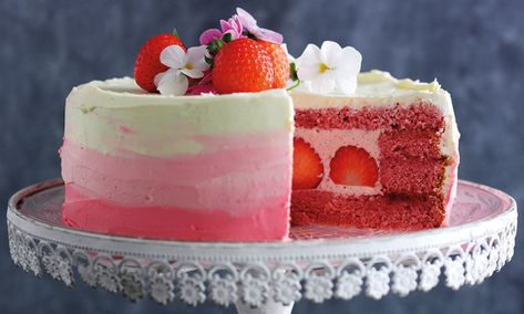 Wimbledon: Bake this beautiful strawberry chiffon cake to celebrate the tennis this summer | HELLO! Strawberry Chiffon Cake Recipe, Strawberry Chiffon Cake, Fresh Berries Recipes, Strawberry Chiffon, Recipes Microwave, Chiffon Cake Recipe, Summer Pudding, Edible Flowers Cake, Food Korean