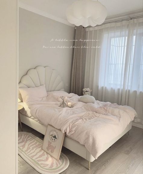 تصميم داخلي فاخر, Girly Room, Redecorate Bedroom, Cozy Room Decor, Minimalist Room, Pretty Room, Room Design Bedroom, Dream Room Inspiration, Room Makeover Bedroom