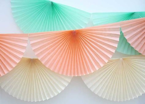 Fan Decoration Ideas, Paper Fan Decorations, Pinwheels Paper, Paper Bunting, Honeycomb Decorations, Party Girlande, Wedding Bunting, Paper Balls, Fan Decoration