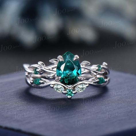 Green Emerald Engagement Ring, Agate Wedding Ring, Emerald Engagement Ring Green, Emerald Engagement Ring Set, Agate Wedding, Cute Engagement Rings, Future Engagement Rings, Magical Jewelry, Dream Engagement Rings