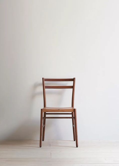 View chairs and stools | Relaxed elegance by PINCH — Pinch Design Pinch Design, Brown Leather Top, Office Shelving, Relaxed Elegance, Cluster Lights, Extending Table, Oval Table, American Walnut, Elegant Dining