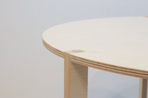 Plywood table on Behance Round Plywood Table, Round Dinner Table, Diy Esstisch, Plywood Table, Interior Design Portfolios, Stained Table, Circle Table, Plywood Furniture, Wood Tools