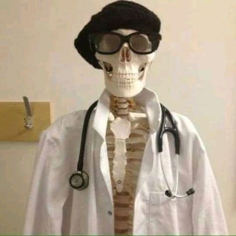 Skeleton Pics, Silly Skeleton, Hidden Doors, Ignorant People, Barking Dog, Doctor Humor, Funny Skeleton, Shadow Photos, Dog Lead