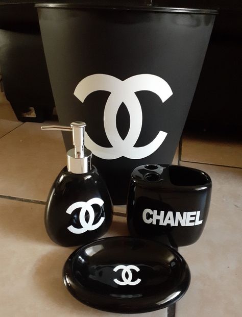 Chanel Bathroom Decor Ideas, Chanel Bathroom, Bedroom Pillows Arrangement, Chanel Inspired Room, Chanel Bedding, Chanel Bedroom, Bling Bathroom, Chanel Room, Glam Bathroom Decor