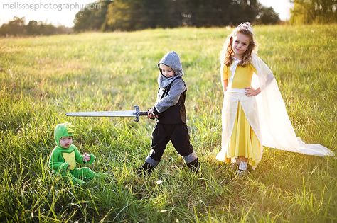 Melissa E Photography: A knight, a princess and a dragon Siblings Costumes, Sibling Costume Ideas, Dragon And Princess, Sibling Costumes, Knight Halloween Costume, Theme Costumes, Knight Halloween, Knight Dragon, Princess Knight