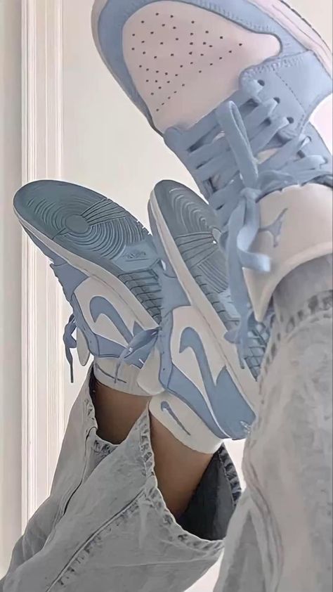 Cheengu Blue, Nike Shoes Girls, Preppy Shoes, All Nike Shoes, Cute Nike, Cute Nike Shoes, Shoe Inspo, Aesthetic Shoes, Swag Shoes