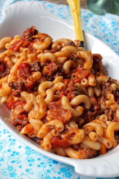 Wahlburgers Recipes, American Chop Suey, Chop Suey, Goulash, Camping Tips, Easy Pasta, Savoury Dishes, Restaurant Recipes, Ground Beef Recipes