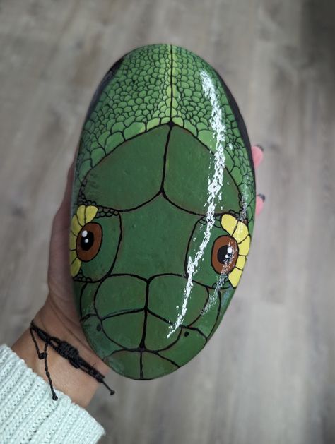 A cute snake head painted rock for a Kindness Rocks garden. Painted Rock Snake Ideas, Snake Head Painted Rock, Painted Rock Snake, Snake Rock Painting, Snake Rock, Rock Snake, Garden Snake, Rocks Garden, Dinosaur Garden