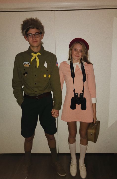 Suzie Moonrise Kingdom, Moonrise Kingdom Couple Costume, Moonrise Kingdom Halloween Costume, Suzy Moonrise Kingdom Costume, Sam And Suzy Moonrise Kingdom, Wes Anderson Couple Costume, Niche Movie Costumes, Juno Couple Costume, Studio Ghibli Couples Costume