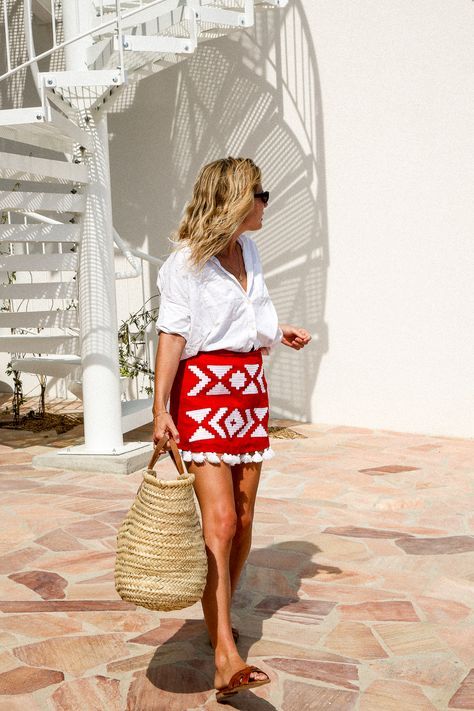 A Weekend on the Riviera | Fashion Me Now Riviera Fashion, Red And White Outfits, Sommer Strand Outfit, Fashion Me Now, Cute Vacation Outfits, Summer Beach Outfit, 2017 Fashion Trends, Outfit Trends, Inspiration Mode