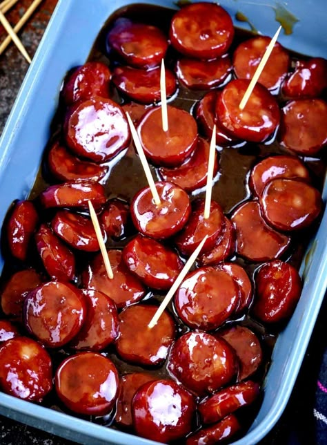 Crockpot Kielbasa Bites - Easy DIY Recipes Sausage In The Crockpot, Kielbasa Bites Appetizers, Kielbasa Bites Recipe, Crockpot Kielbasa, Kielbasa Appetizer, Kielbasa Bites, Hors Devours, Starter Dishes, Air Fryer Zucchini