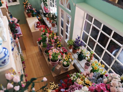 Dolls House Shop, Inside Shop, Mini Doll House, Dollhouse Ideas, Dolls Houses, Tiny World, House Inside, Miniature Houses, Room Box