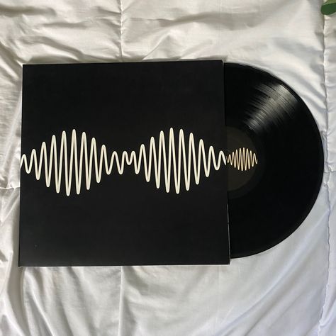 Arctic Monkeys Record Aesthetic, Arctic Monkeys Vinyl, Wishlist Noel, Rocker Boy, Playlist Covers Photos, Vinyl Aesthetic, Vinyl Player, Monkey 3, Raven Tattoo