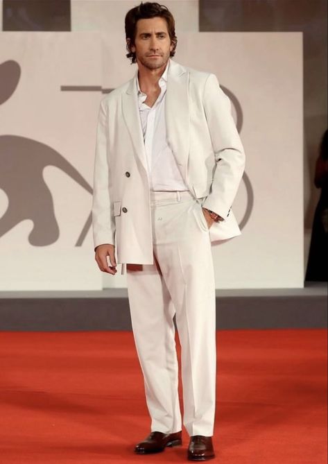 Cannes Mens Fashion, Celebrities In Suits Male, Jake Gyllenhaal Suit, Retro Suits Men, Mens Beach Wedding Suits, White Michael Jackson, Unique Mens Wedding Suits, Ivory Suit, Summer Suits Men