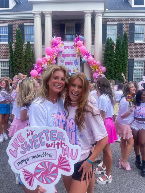 #universityoftennessee #rush #phimu #bidday #biddaypictures Sorority Rush Themes, Recruitment Themes, Big Little Basket, Rush Week, Rush Outfits, Preppy College, Big Lil, Sorority Rush, Bid Day Themes