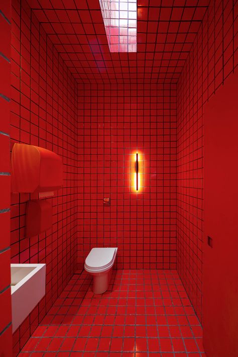 Gallery of DomNato Bakery / LIVRE arquitetura - 5 Red Toilet, Toilet Restaurant, Office Interior Design Modern, White Building, Architecture Magazines, Toilet Design, Display Furniture, Bar Design Restaurant, Hanging Garden