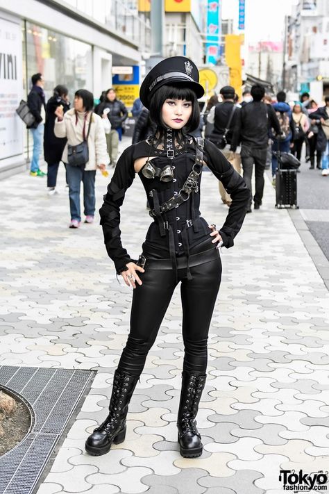 Japanese Steampunk Street Style w/ Ozz On & Pure One Corset Works Japanese Steampunk, Steampunk Outfits, Visual Kei Fashion, Chica Punk, Japanese Punk, Tall Lace Up Boots, Kei Fashion, Tokyo Street Fashion, Fashion 90s