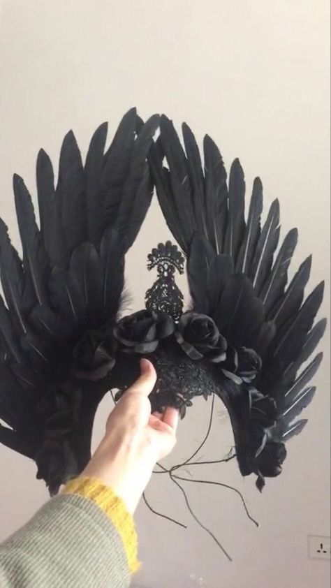 Black Angel Costume, Angel Diy, Carnival Fantasy, Vampire Fashion, Angel Makeup, Wings Black, Headpiece Diy, Couple Costumes, Diy Kostüm