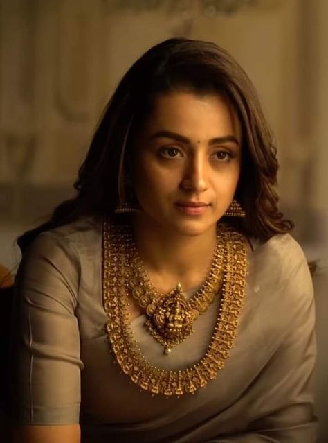 Marvelous Images of Trisha. Indian Photos, Modern Gold Jewelry, Gold Necklace Indian Bridal Jewelry, Indian Jewellery Design Earrings, Antique Jewelry Indian, Indian Woman, Wedding Jewellery Collection, Indian Jewellery Design, Gold Bride Jewelry