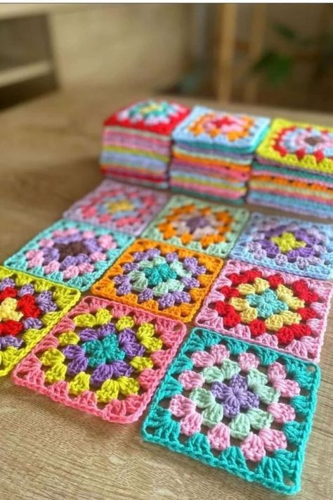 CROCHET PATTERNS & TUTORIALS | I learned to crochet with my grandmother, we lost her six months ago, unfortunately she couldn't see what I did, I hope to receive messages, just an o... | Facebook Crochet Ideas For Grandparents, Easy Things To Crochet, Things To Crochet, 100 Crochet Stitches, English Country Decor, Merry Bright Christmas, Bright Christmas, Fun Crochet, My Grandmother