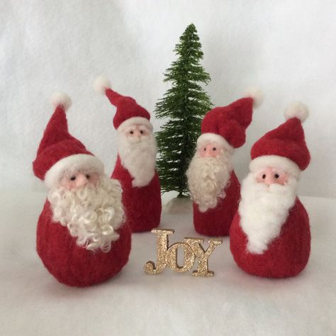 Needle felt wool snowmen  Etsy shop all4fiberarts Needle Felting Santa, Needlefelting Christmas, Felted Ornaments, Needle Felted Ornaments, Crafty Hobbies, Felted Christmas, Wool Felt Projects, Needle Felted Christmas, Felt Crafts Christmas