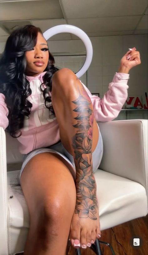 Tap Out Tattoo Session Ideas, Tap Out Tattoo Session, Tatted Black Baddies, Cute Thigh Tattoos, Tattoo Session, Arm Sleeve Tattoos For Women, Girl Neck Tattoos, Cute Hand Tattoos, Anklet Tattoos