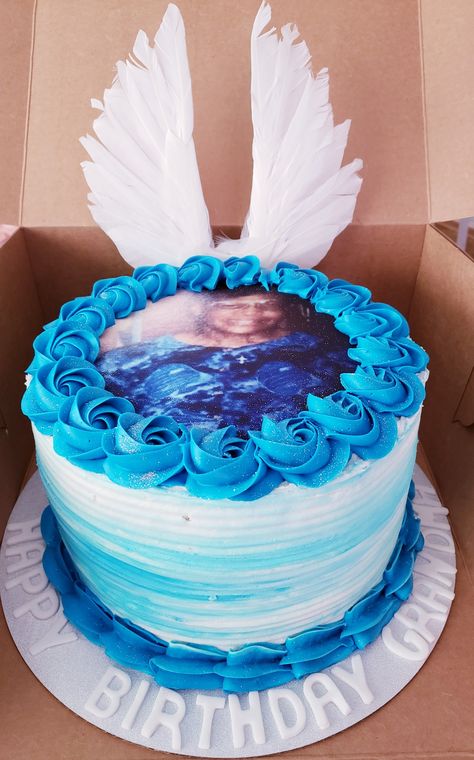 Angel wings birthday cake! Happy Heavenly Birthday Cake Ideas, Happy Heavenly Birthday Cake, Heavenly Birthday Cake Ideas, Memorial Cake, Graduation Cake Designs, Happy Heavenly Birthday, Happy Birthday In Heaven, Birthday Bbq, Birthday In Heaven