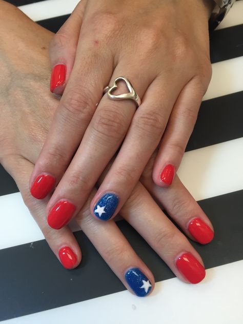 Bright 4th Of July Nails, 4th Of July Short Nail Designs, 4th Of July Nail Ideas For Kids, Easy Fourth Of July Nails At Home, Simple Fourth Of July Nails Dip, 4th Of July Dip Nails Simple, Fourth Of July Nails Designs Simple, Simple July Nails, Classy Fourth Of July Nails