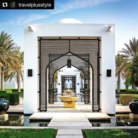 General Hotel Management is a collection of top luxury hotels & boutique resorts in Asia, Middle East & Europe with contemporary Asian design. Jaya Ibrahim, Chedi Muscat, Chedi Hotel, The Chedi Muscat, Moroccan Villa, Andalusian Architecture, Luxury Exterior, Mosque Design, Hotel Interior Design