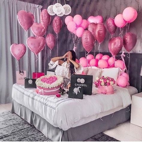 Money Video, Birthday Room Decorations, Birthday Goals, Youtube Money, Shopify Dropshipping, 18th Birthday Party, Foto Tips, 25th Birthday, Pink Balloons