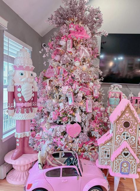 Pink Girly Christmas, Pink Christmas Tree Ideas, Nutcracker Gingerbread, Whoville Christmas Decorations, Girly Christmas Tree, Barbie Christmas Tree, Pink Wonderland, Pink Decorations, Blue Christmas Tree Decorations