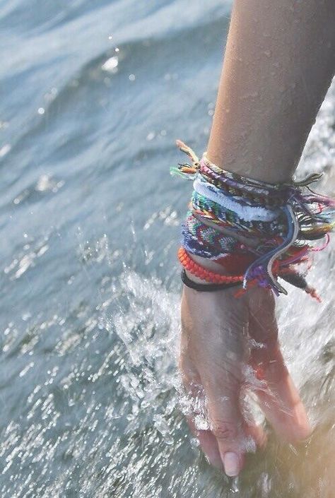 Surfergirl Style, Mode Shoes, Summer Bracelets, Trik Fotografi, Summer Feeling, Beach Bum, Endless Summer, Beach Vibe, Summer Jewelry