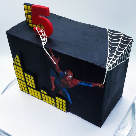 No fondant, rectangle/square cake Spider Man Cake, Square Cake, Spiderman Party, Spiderman Cake, Happy Birthday Parties, Layer Cake, Cake Ideas, Amazing Cakes, Macarons