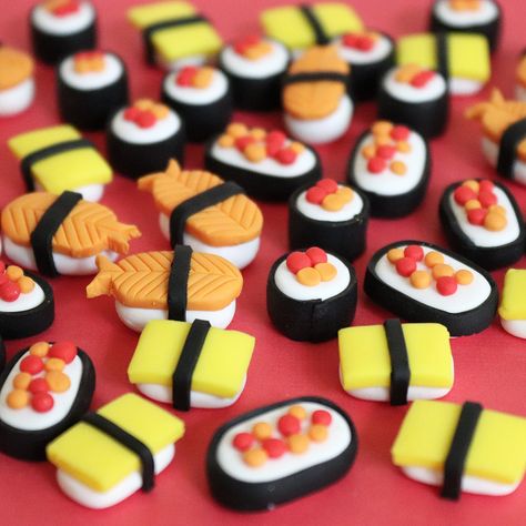 Miniature Clay Sushi. Handmade from Polymer Clay by The Clay Kiosk on Etsy. Sushi Clay Art, Diy Clay Food, Clay Ideas Food, Clay Crafts Food, Clay Food Ideas, Polymer Clay Sushi, Clay Sushi, Quilling Miniatures, Sakura Festival