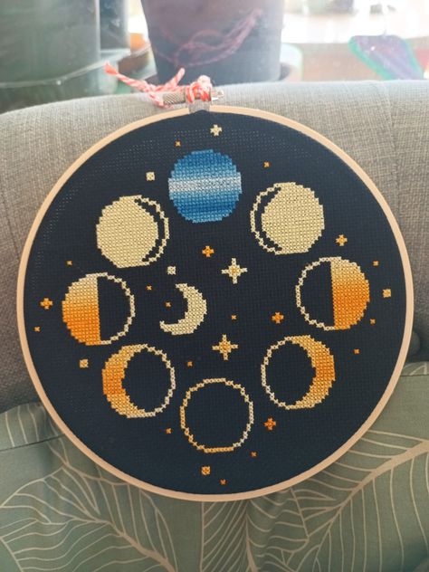 Cross stitch moon phases Moon Phase Cross Stitch Pattern, Cross Stitch Moon Phases, Cross Stitch Moon, Moon Cross Stitch Pattern, Bracelet Book, Moon Cross Stitch, Random Crafts, Tiny Cross, Art Heart