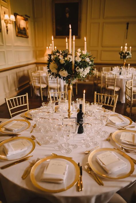 Small Wedding Hall, Titanic Wedding, Jesus Wedding, Inbal Dror, Vintage Wedding Photography, Flower Arrangement Designs, Wedding Floral Centerpieces, Hall Interior, Modern Flower Arrangements