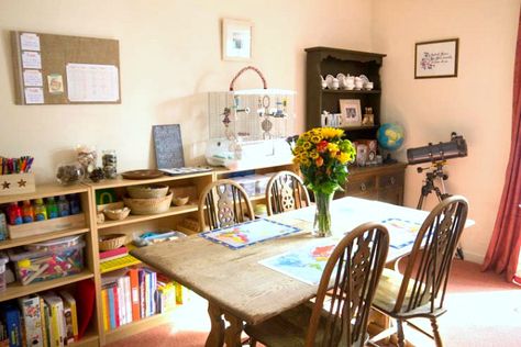 Beautiful Charlotte Mason Inspired Learning Environments - how we ... Charlotte Mason Classroom Decor, Charlotte Mason Classroom, Homeschool Desk Organization, Charlotte Mason Homeschool Room, Living Room Homeschool, Vintage Classroom Decor, Homeschooling Room, Charlotte Mason Preschool, Kids Desk Organization